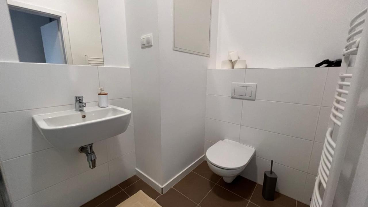 1 Room Apartment With Terrace, Slnecnice, 18B Bratislava Luaran gambar