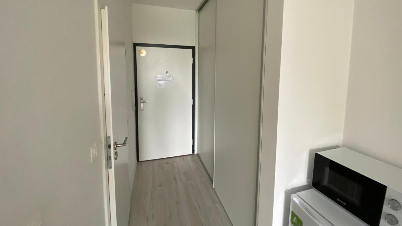 1 Room Apartment With Terrace, Slnecnice, 18B Bratislava Luaran gambar